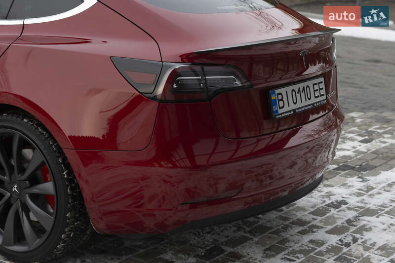 Седан Tesla Model 3 2020 в Києві