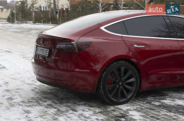 Седан Tesla Model 3 2020 в 
