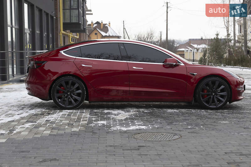Седан Tesla Model 3 2020 в Києві