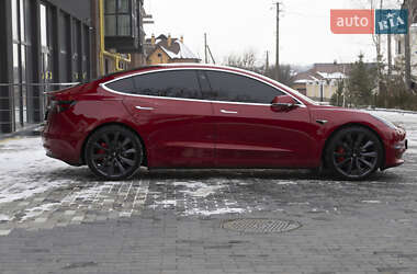 Седан Tesla Model 3 2020 в 