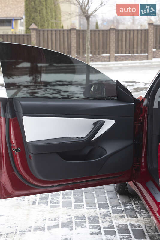Седан Tesla Model 3 2020 в Києві