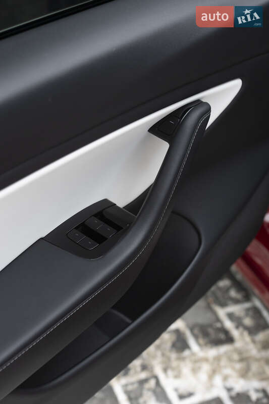 Седан Tesla Model 3 2020 в Києві