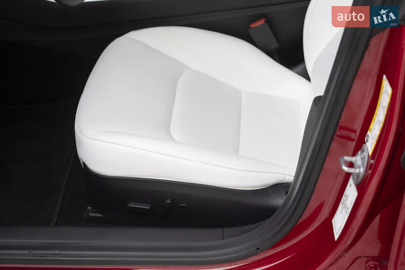 Седан Tesla Model 3 2020 в Києві