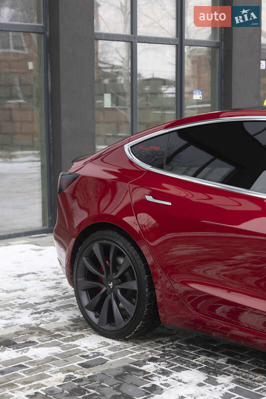 Седан Tesla Model 3 2020 в Києві