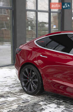 Седан Tesla Model 3 2020 в 