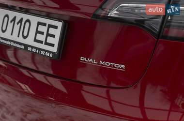 Седан Tesla Model 3 2020 в 