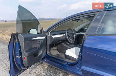 Седан Tesla Model 3 2022 в 
