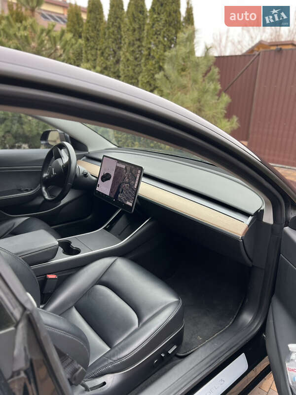 Седан Tesla Model 3 2018 в Киеве