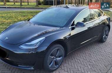 Седан Tesla Model 3 2020 в Ровно