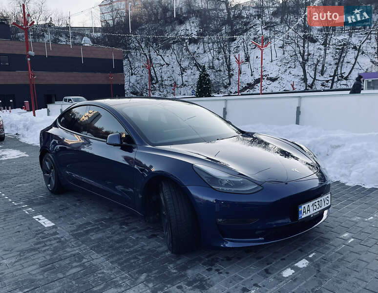 Седан Tesla Model 3 2021 в Киеве