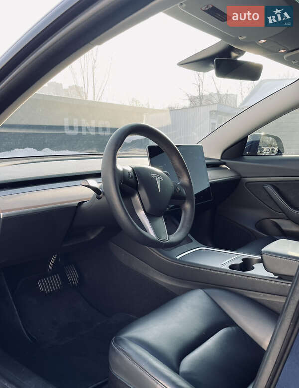 Седан Tesla Model 3 2021 в Киеве