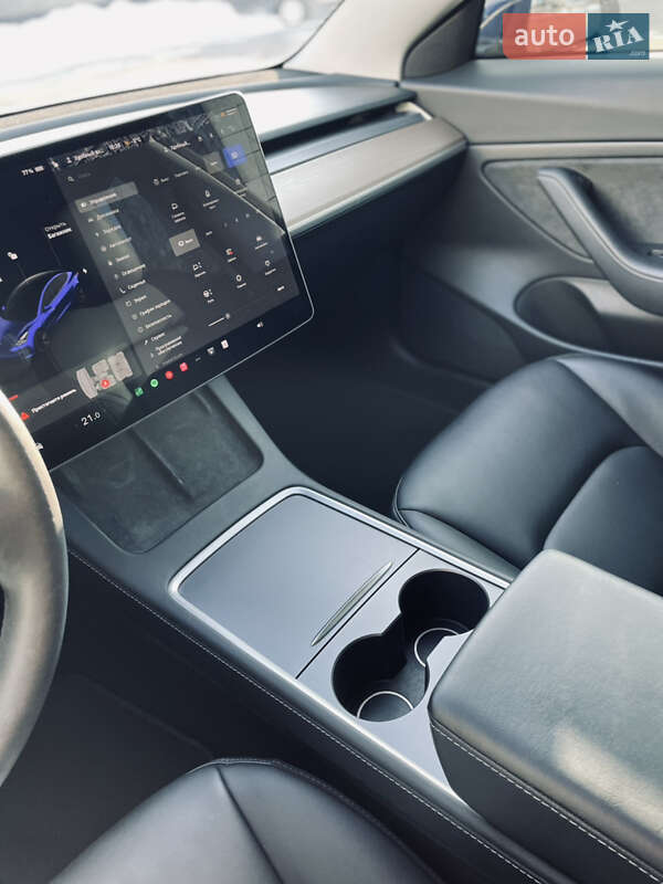 Седан Tesla Model 3 2021 в Киеве