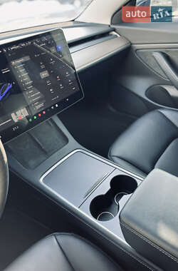 Седан Tesla Model 3 2021 в 