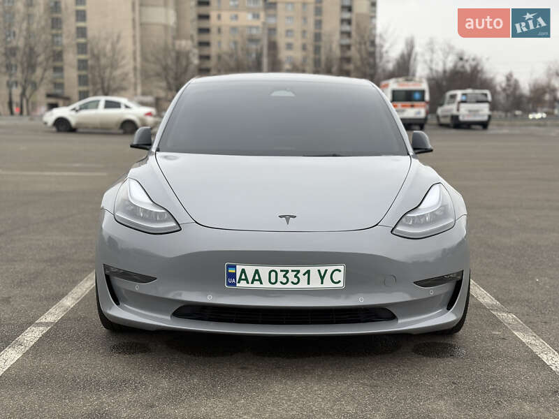 Седан Tesla Model 3 2022 в Киеве