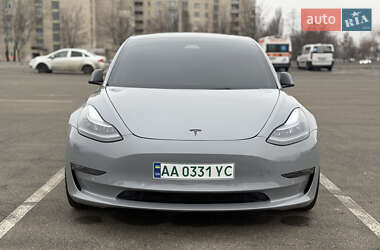 Седан Tesla Model 3 2022 в 
