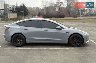Седан Tesla Model 3 2022 в 