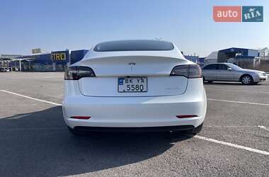 Седан Tesla Model 3 2022 в Ровно