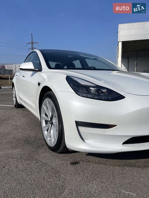 Седан Tesla Model 3 2022 в Ровно