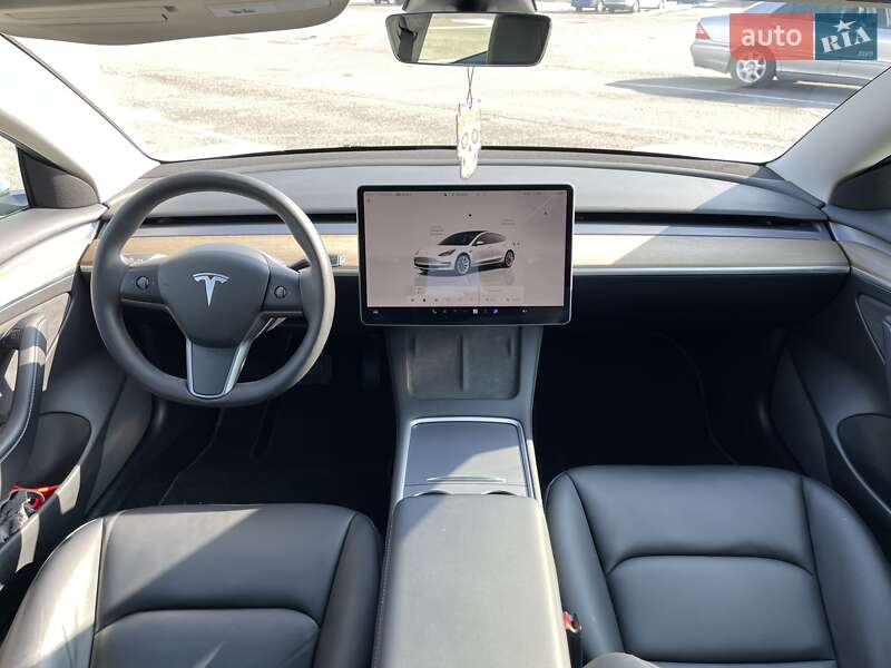 Седан Tesla Model 3 2022 в Ровно