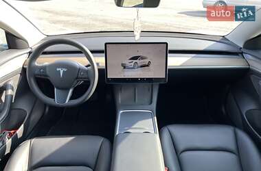 Седан Tesla Model 3 2022 в Ровно