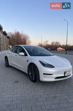 Седан Tesla Model 3 2023 в 