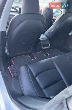 Седан Tesla Model 3 2023 в 