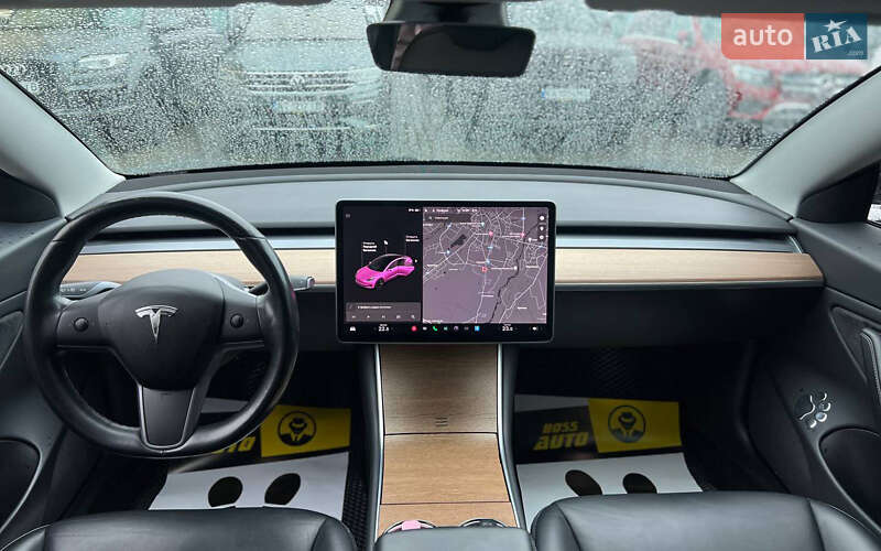 Седан Tesla Model 3 2019 в Івано-Франківську