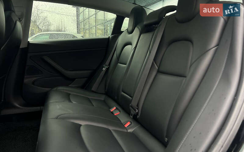 Седан Tesla Model 3 2019 в Івано-Франківську