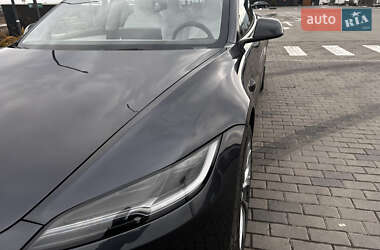 Седан Tesla Model 3 2023 в 