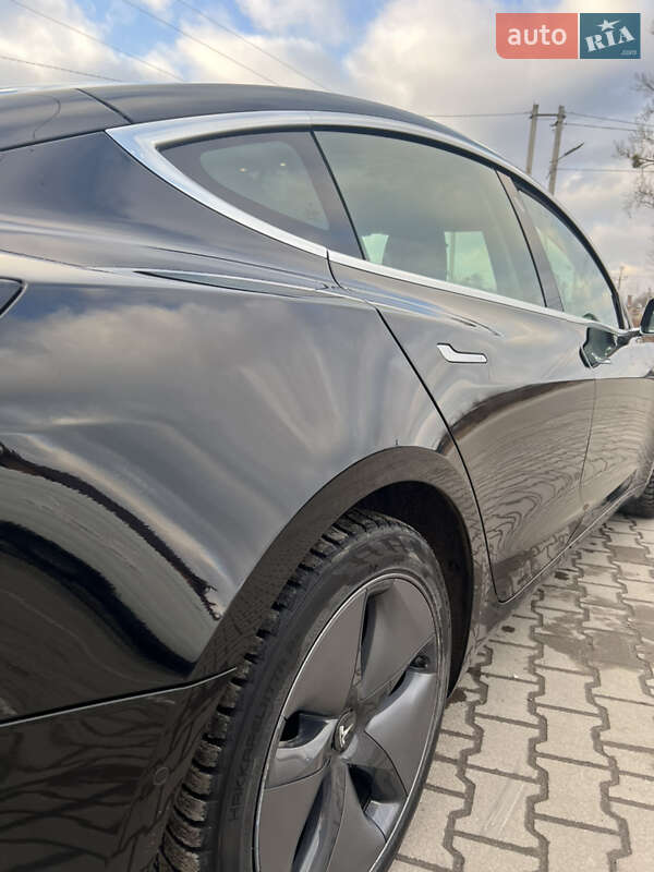 Седан Tesla Model 3 2019 в Львові