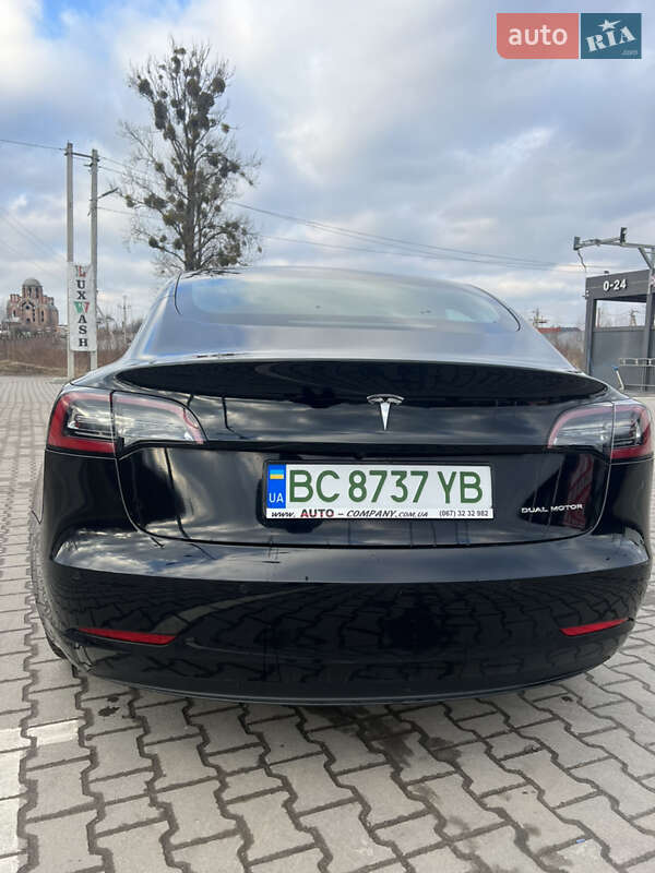 Седан Tesla Model 3 2019 в Львові