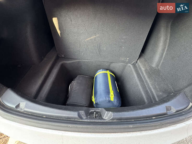 Седан Tesla Model 3 2019 в Чернигове