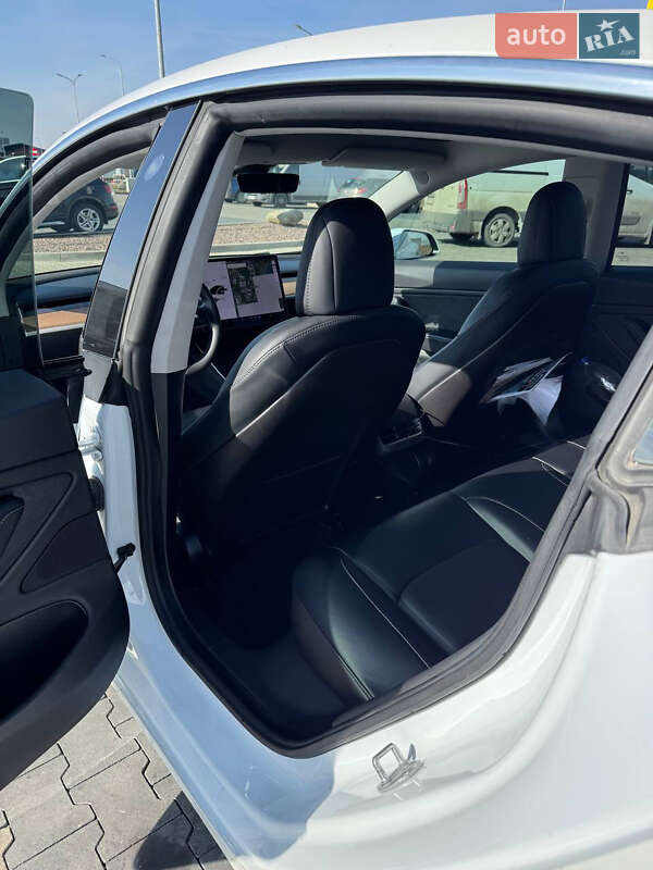 Седан Tesla Model 3 2019 в Львове