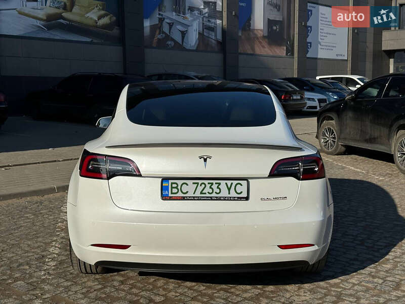 Седан Tesla Model 3 2021 в Львові