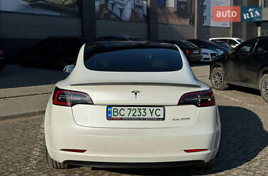 Седан Tesla Model 3 2021 в 