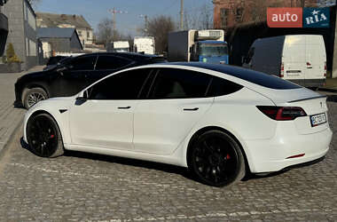 Седан Tesla Model 3 2021 в 