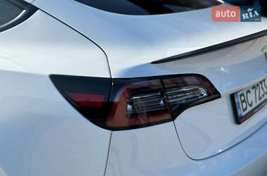 Седан Tesla Model 3 2021 в 