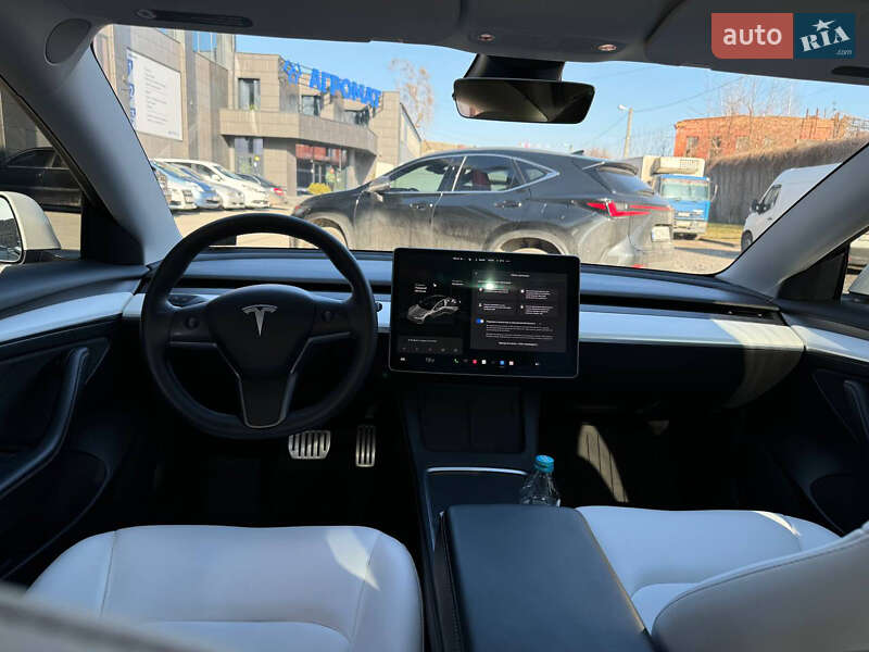 Седан Tesla Model 3 2021 в Львові