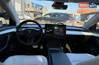 Седан Tesla Model 3 2021 в 