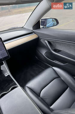 Седан Tesla Model 3 2018 в 