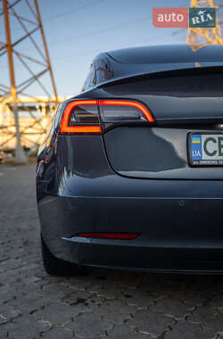 Седан Tesla Model 3 2022 в 