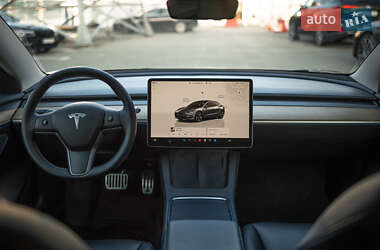 Седан Tesla Model 3 2022 в 