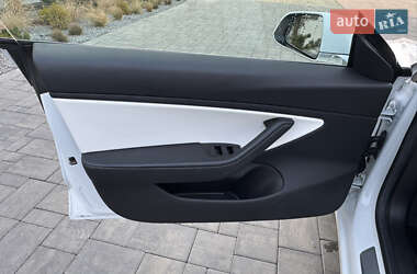 Седан Tesla Model 3 2019 в 