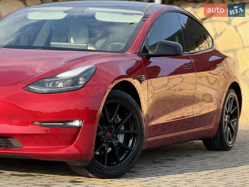 Седан Tesla Model 3 2021 в Львове