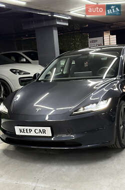 Седан Tesla Model 3 2024 в 