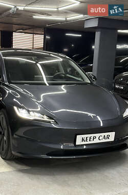 Седан Tesla Model 3 2024 в 