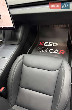 Седан Tesla Model 3 2024 в 