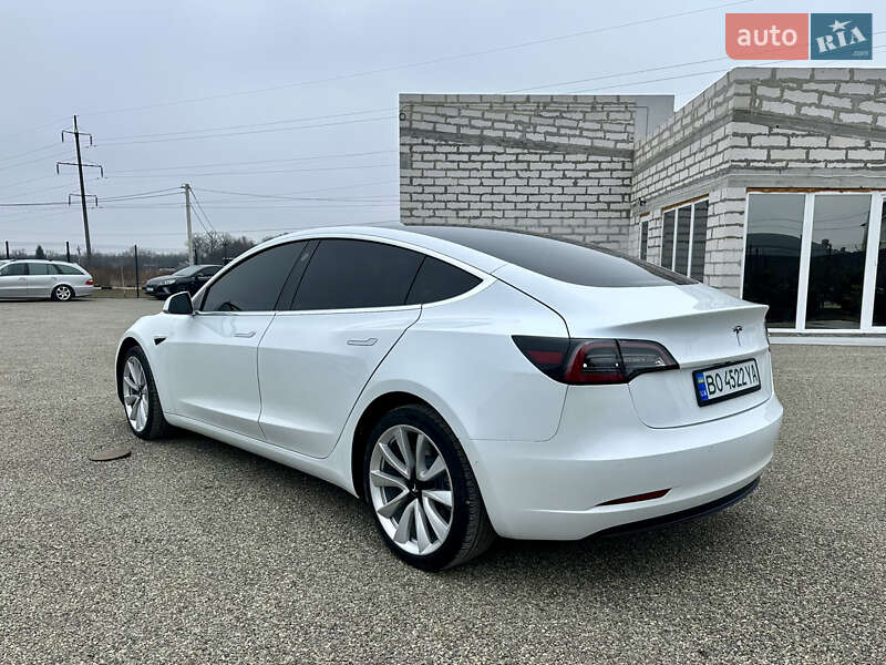Седан Tesla Model 3 2020 в Тернополе
