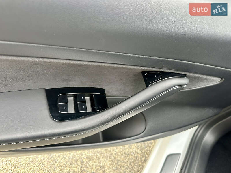 Седан Tesla Model 3 2020 в Тернополе