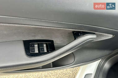 Седан Tesla Model 3 2020 в 
